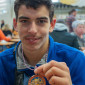 Daniel mit seiner Medaille