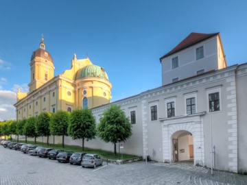 Hofkirche mit Schloss